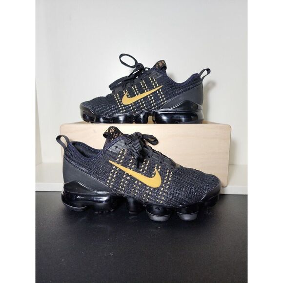 Nike Air Vapormax Flyknit 3 Size 4Y - Picture 1 of 8